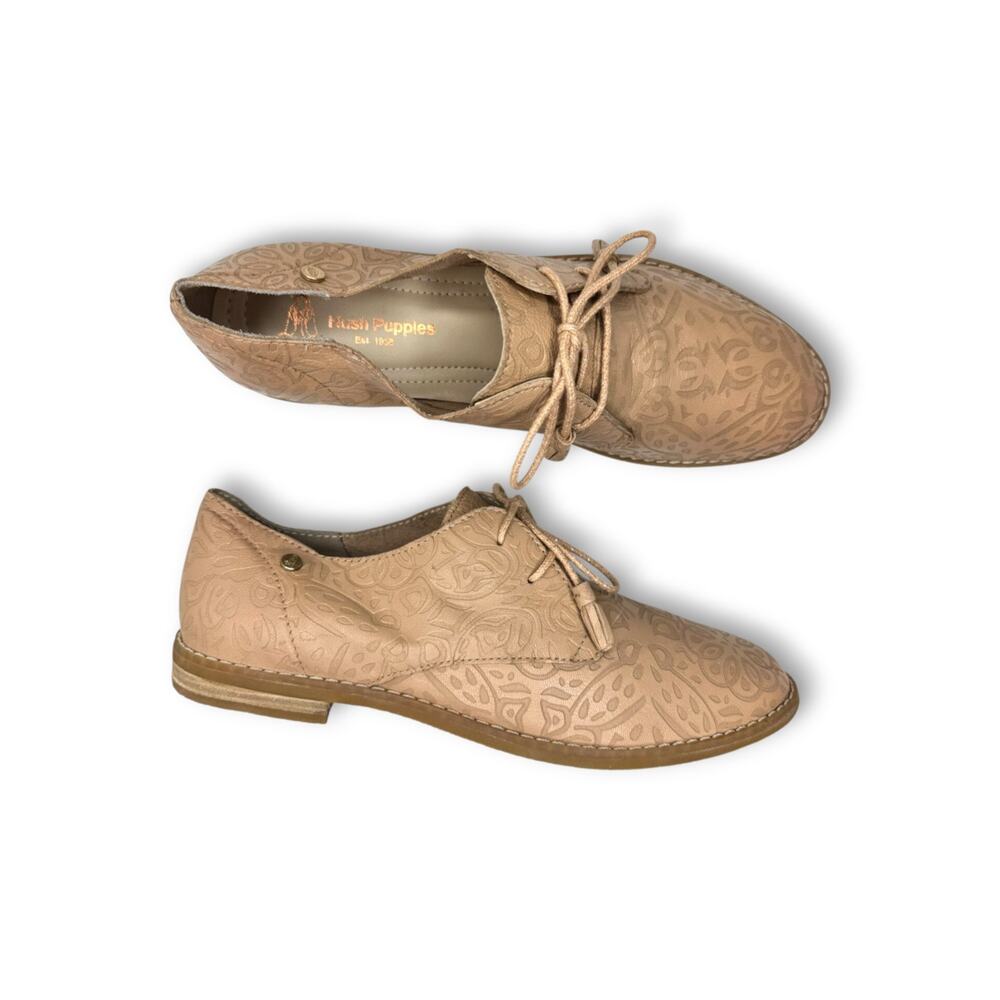 Hush Puppies Women's Embossed Oxford Flats Size 9.5 Taupe Tan Tooled Leather
